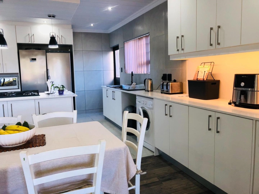 5 Bedroom Property for Sale in Franskraal Western Cape